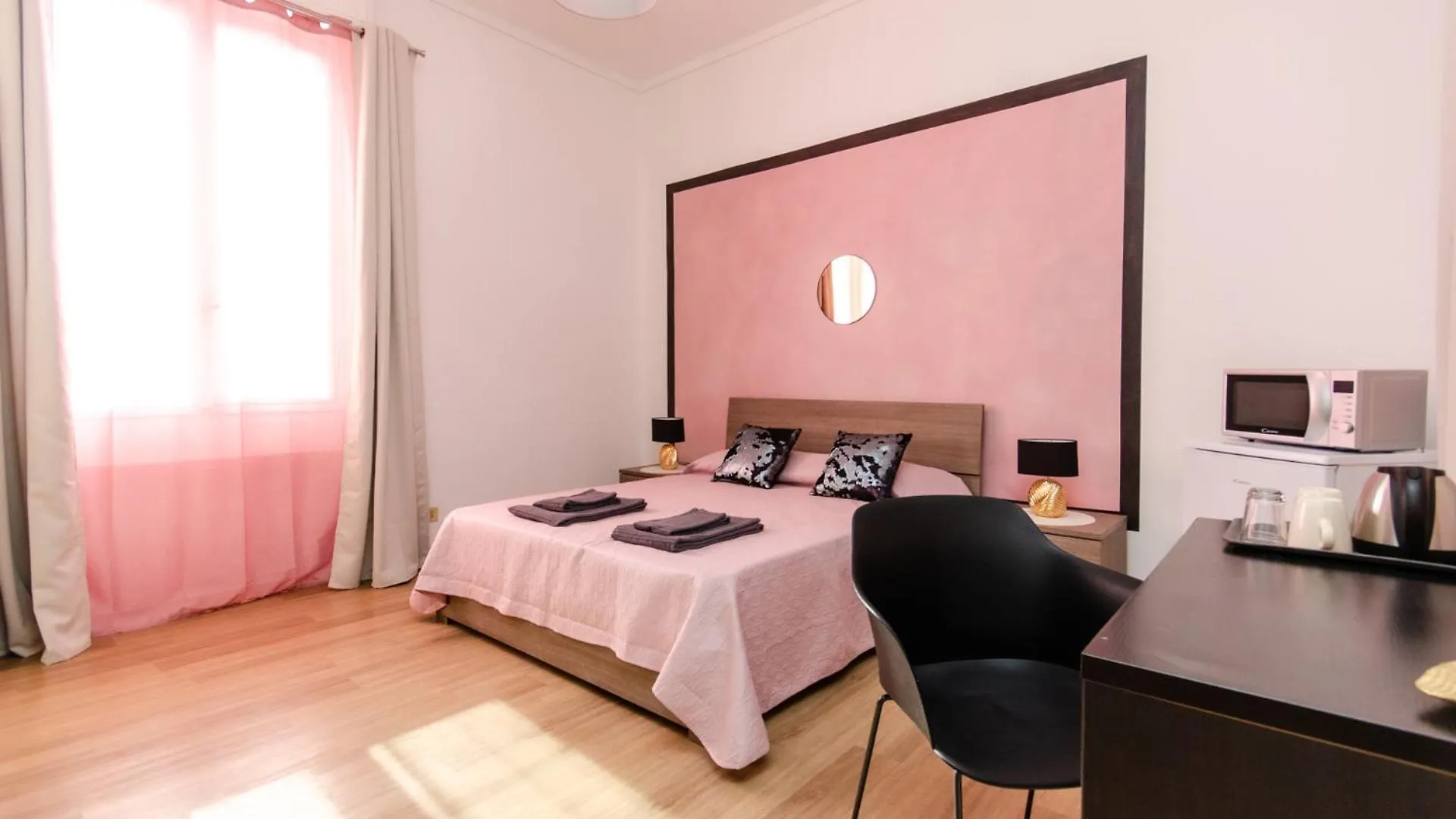 Pink Room Milano 0*,  Italien